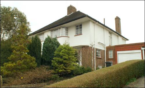 16 Ludlow Way